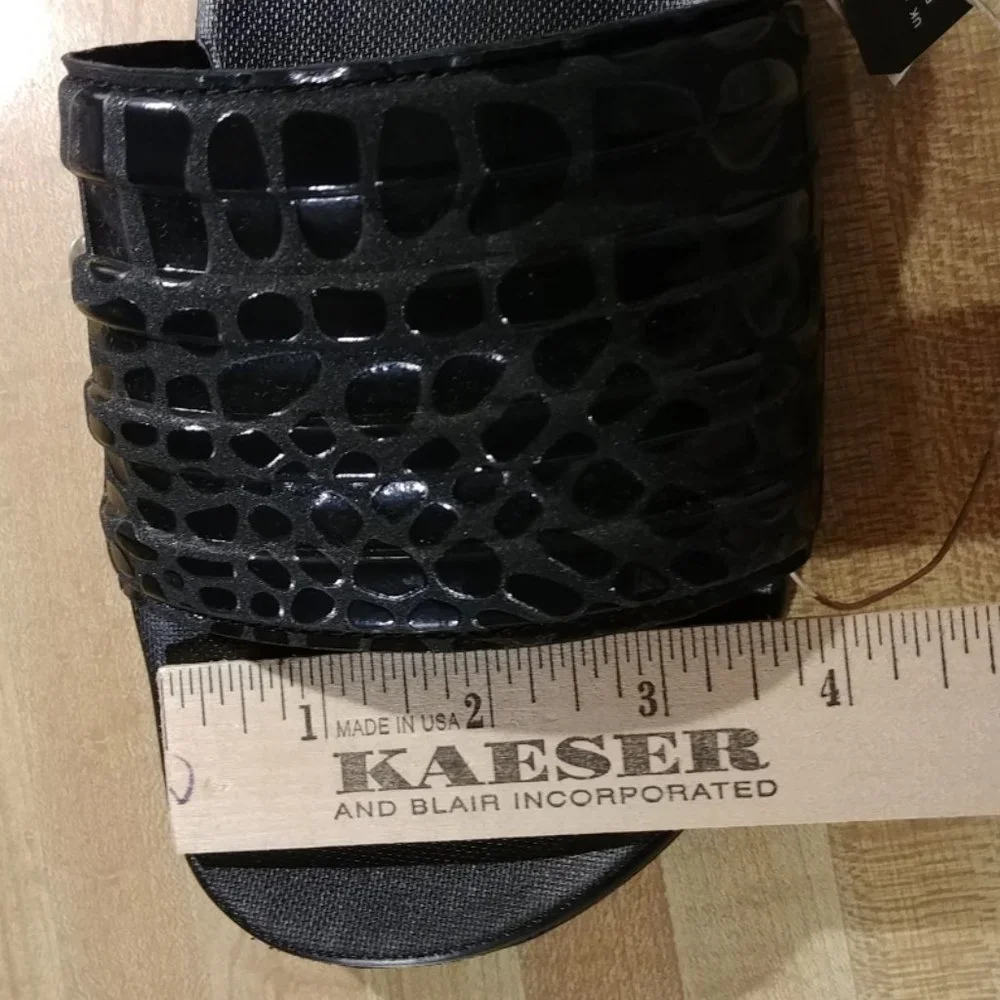 Adidas Adilette Comfort Slides Cloudfoam Sandals Black Women's Size 6 NWT - Picture 3 of 10